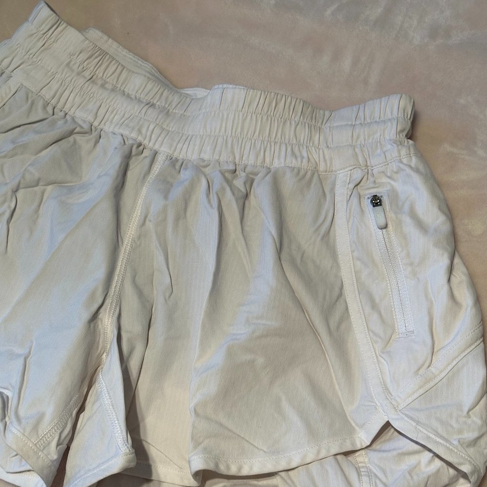 Lululemon Tracker Low-Rise Lined Short 4" - image 2